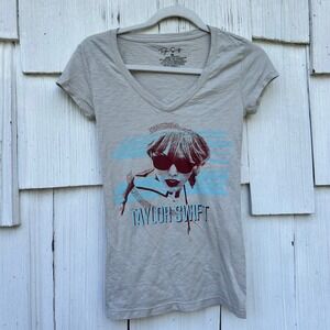 Taylor Swift Concert Graphic V Neck T Shirt‎ Beige XS